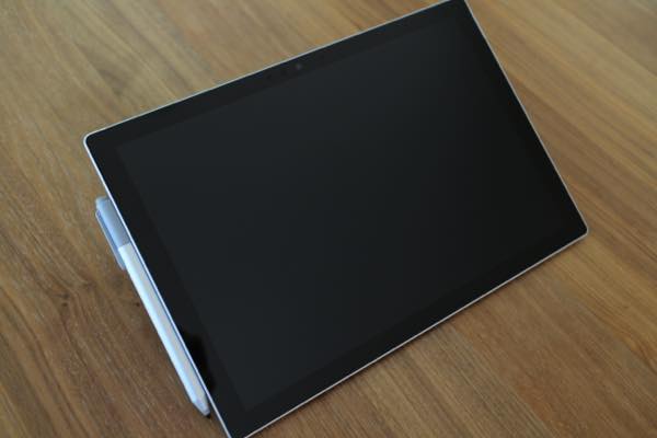 マグネットでひっつくSurface Pen